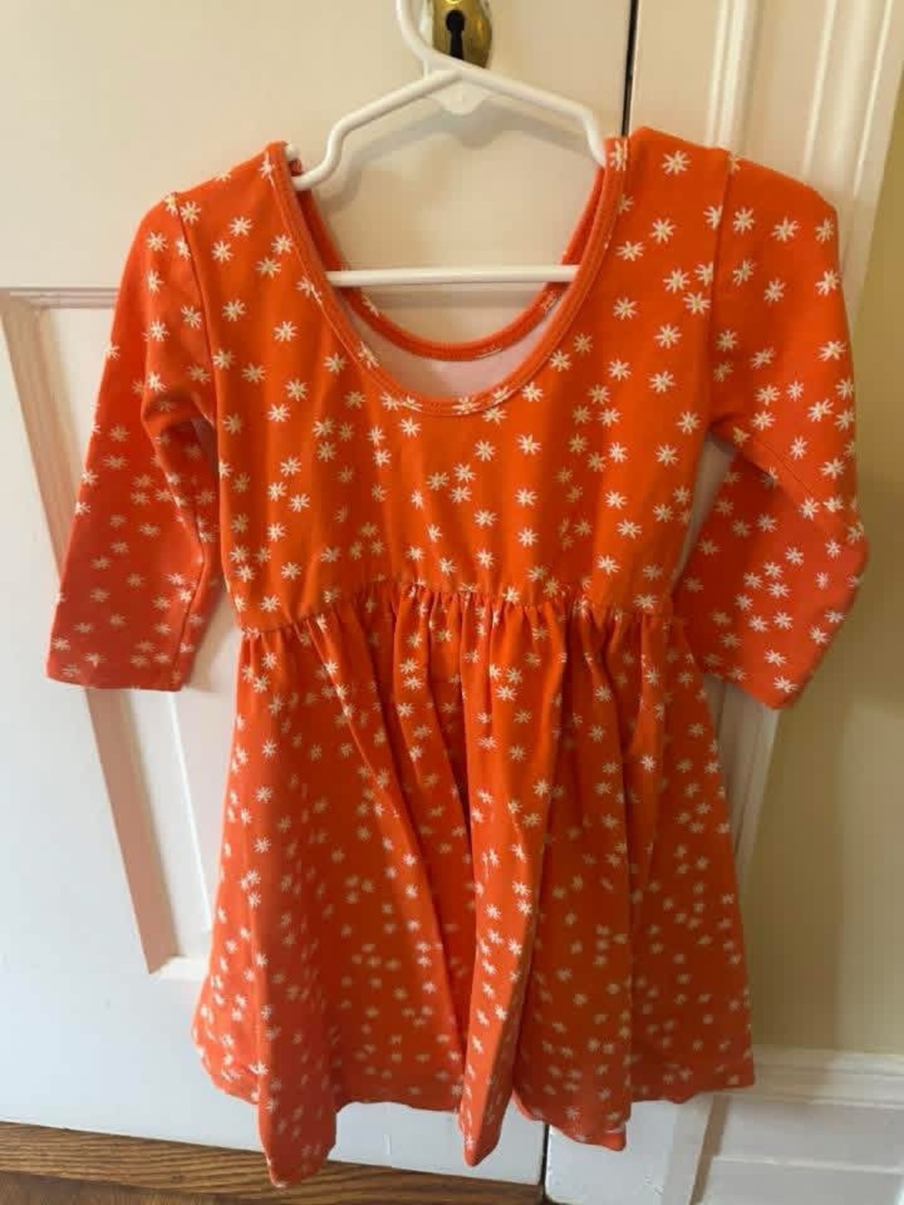 Alice and Ames size 5 Girls' Orange Floral Star-Print Long Sleeve Dress